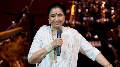 Legenda Bollywood Asha Bhosle Wafat di Usia 92 Tahun