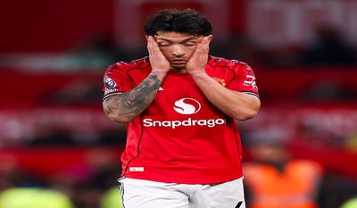 Tarik Rambut Lawan, Lisandro Martinez Kena Kartu Merah Kontroversial