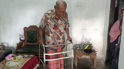 Lansia Terjerat Kabel Wifi, Empat Bulan Menahan Sakit