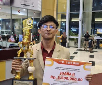 Dari Debu Proyek ke Panggung Prestasi: Kisah Alfath, Anak Tukang Bangunan Dobrak Stigma SMK Jadi Mahasiswa Berprestasi UGM