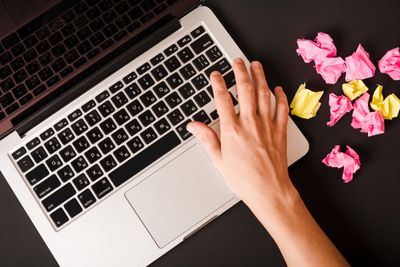 5 Cara Mengatasi Keyboard Laptop Tidak Responsif, Fix Tanpa Servis!
