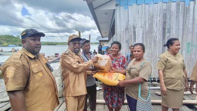 Pemkab Jayapura Salurkan 30 Ton Beras Untuk Warga Terdampak Luapan Danau Sentani