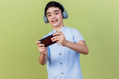 Polandia Larang Penggunaan Hp dan Smartwatch di Sekolah untuk Siswa di Bawah 16 Tahun