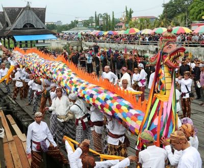 Menguak Rahasia di Balik Sakralnya Upacara Adat Terbesar Kaltim