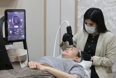Ingin Wajah Lebih Kencang dan Awet Muda? Dokter Sarankan Perawatan Kombinasi Ini