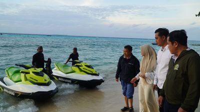 Pantai Tanjung Gelam Karimunjawa: Pasir Putih, Air Jernih, Sunset Epik, dan Serunya Jetski