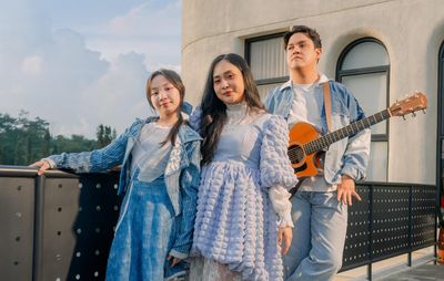 Chemistry Memikat, Aviwkila dan Etenia Croft Rilis Teman Istimewa : Soundtrack Hangat untuk Persahabatan
