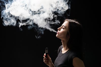Vape vs Rokok, Mana yang Lebih Bahaya? Ini Faktanya