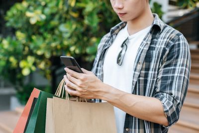 Paylater dan Cicilan Digital, Solusi atau Jebakan Finansial Anak Muda?