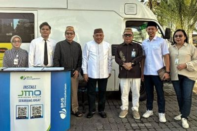 Dekatkan Perlindungan Pekerja, Wabup Tonny Junus Tinjau Layanan BPJS Ketenagakerjaan di Masjid Agung Limboto