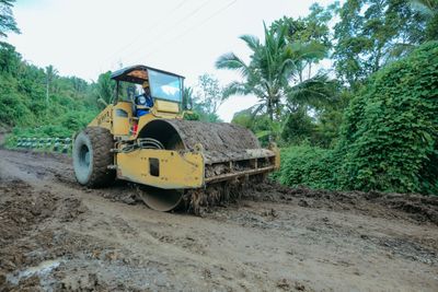 Akses Wisata Jalan Padang Cermin-Teluk Kiluan Mulai Diperbaiki, Target Rampung 17 Agustus 2026