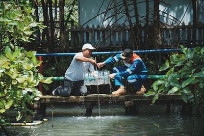 Transformasi Pesisir Kutawaru, Warga Olah Sampah Jadi Sumber Ekonomi