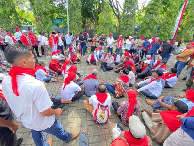 Duduk Bersila, Dir Binmas Polda Maluku Ajak Raja dan Tokoh Adat Leihitu Perkuat Peran Cegah Konflik