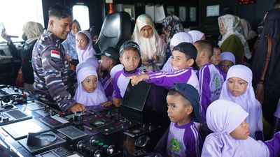 KRI Dorang-874 Kodaeral IX Terima Kunjungan Edukasi dari RAIT Yaa Bunayya Hidayatullah Ambon