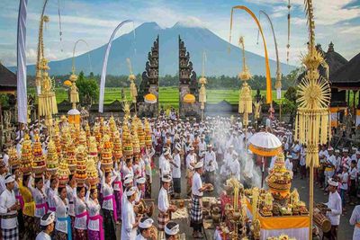 Di Balik Megahnya Upacara Adat Bali, Ternyata Banyak Makna yang Simbolis dan Menggetarkan Jiwa