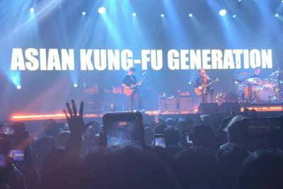 Konser 30 Tahun ASIAN KUNG-FU GENERATION di Jakarta Bikin Merinding, Fans Tak Henti Bernyanyi