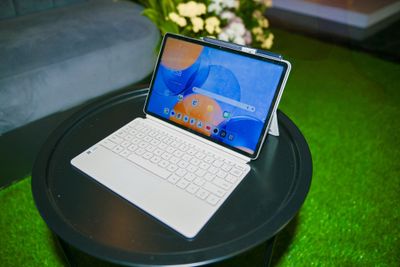 Lenovo Yoga Tab Resmi Hadir Harga Rp10 Jutaan, Apa Bagusnya?