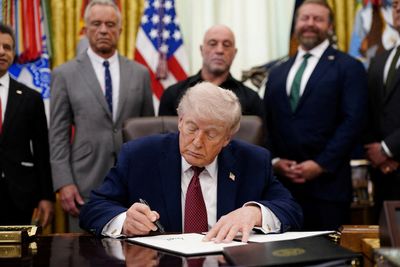 Trump Sebut Negosiasi AS-Iran Mengarah ke Perdamaian, Benarkah?