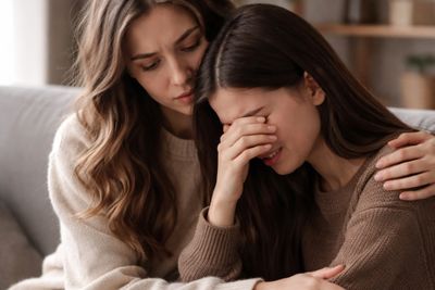 6 Cara Support Korban Kekerasan Seksual dengan Benar, Jangan Salah Sikap!