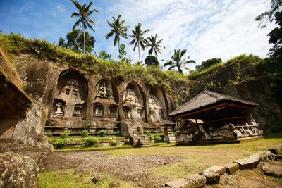 Menelusuri Candi Gunung Kawi di Bali: Jejak Kerajaan Kuno, Arsitektur Tebing Unik serta Wisata Edukasi