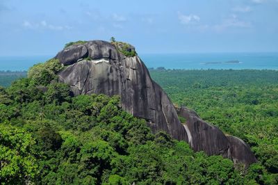 Mitos dan Cerita Rakyat Lokal yang Beredar Mengelilingi Keindahan Alam Batu Baginde di Pulau Belitung