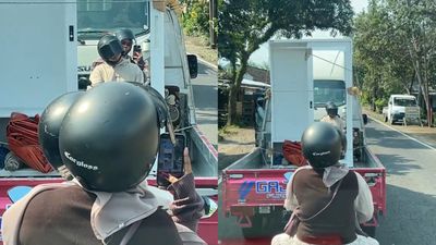 Nekat Mirror Selfie di Jalan Raya, Dua Cewek ini Malah Dikerjai secara Iseng oleh Sopir Truk hingga Kaget