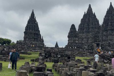 Perbedaan Candi Jawa Tengah dan Jawa Timur: Dari Bentuk hingga Bahan Bangunan