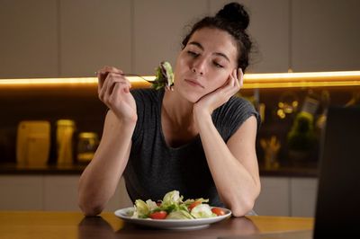 Sering Hilang Nafsu Makan? Ternyata Stres Bisa Jadi Penyebabnya