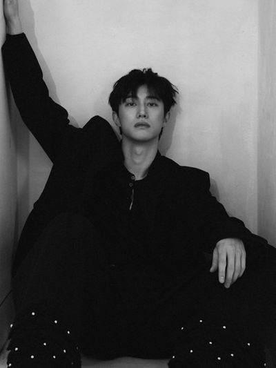 Kwak Dong Yeon Resmi Gabung THEBLACKLABEL, Agensi Berikan Sambutan dan Bagikan Foto Terbaru