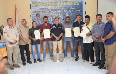 Pemda Halteng Serahkan 336 Sertifikat Tanah, Dorong Kepastian Hukum Warga