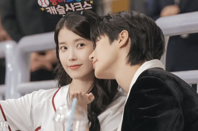 Chemistry IU dan Byeon Woo Seok Terpancar Alami di Cuplikan BTS Drama Perfect Crown