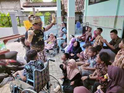 Siswa SLB Fadhillah Ummah Kartinian Fashion Show Bersama Superhero