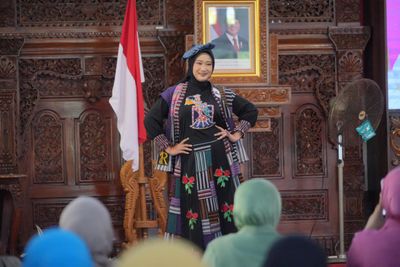 Pemkab Klaten Gelar Fashion Show Perca Lurik di Hari Kartini, Sulap Sisa Kain Jadi Busana Elegan