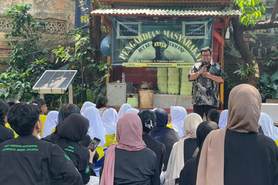 Rayakan HUT ke-44, UKM UNJ Hadirkan Pelatihan Pembuatan Bunga dari Tanah Liat untuk Anak-anak