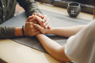 5 Cara Nanyain Kepastian Status Hubungan Tanpa Terkesan Ngejar-Ngejar!