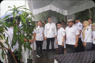 Desa Ini Manfaatkan Tepi Jalan Sebagai Ladang Perekonomian