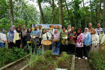 Urban Farming di Kampus, Vokasi UI Gelar Panen Tanaman Herbal 2026