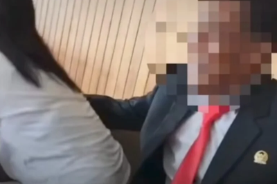 Viral Video Mesra Pria Berpin DPRD Enrekang di Kafe