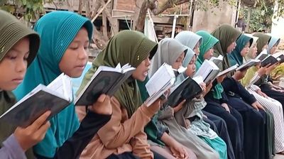Kisah Mustafiah, Menyulam Duka Menjadi Cahaya Al-Qur an di Lembang
