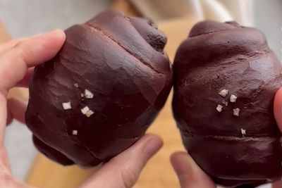 Kreasi Roti Kekinian! Salt Bread Double Choco dengan Rasa Manis Gurih yang Unik