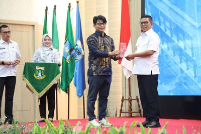 Gubernur Andra Soni Minta Pelaku Usaha Prioritaskan Keselamatan Pekerja