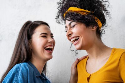 Si Paling Positif yang Diam-Diam Punya Beban Emosional? Ini Fakta ENFP yang Nggak Banyak Orang Tahu