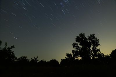 Fenomena Hujan Meteor Lyrid April 2026: Jadwal, Puncak, dan Cara menyaksikannya