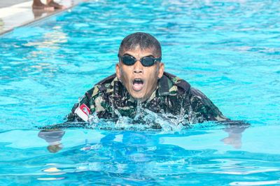 PJU dan Kasatker Kodaeral lX Jalani Tes Renang Militer