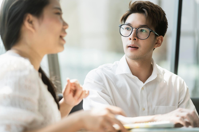 Sering Overthinking dan Hilang Saat Ngobrol? Ini Alasannya Kenapa Kamu Berbeda dari Yang Lain