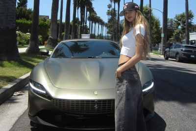 Intip Koleksi Mobil Mewah Lisa BLACKPINK dari Rolls Royce Hingga Lamborghini