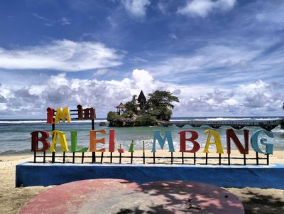 Pantai Balekambang. Saat Laut, Pasir, dan Pura Menyatu di Selatan Malang