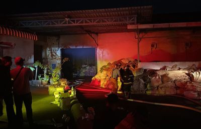 Gudang Bahan Baku Rokok di Kedungkandang Terbakar, Asap Tebal Selimuti Permukiman