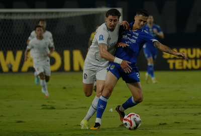 Arema Patahkan Rekor Kandang Persib, Satu Poin yang Terasa Seperti Kemenangan