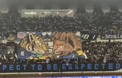Koreo Persaudaraan di GBLA. Saat Bobotoh dan Aremania Menyatukan Rivalitas